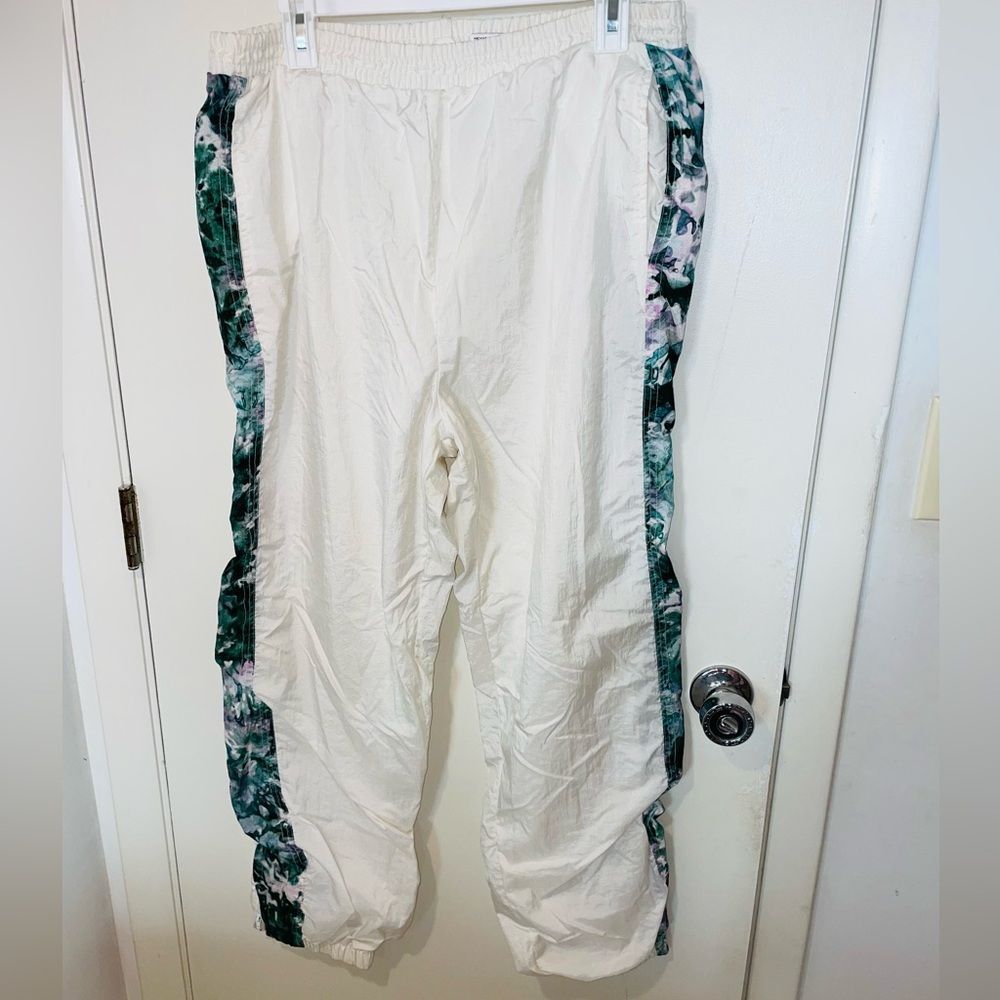 Vintage 90s ladies white track sweat pants with lining and floral side stripe L